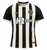 Camiseta local del Atlético Mineiro 2026 de rayas negras y blancas con hilos dorados
