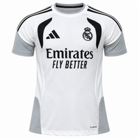 Camisa de treino branca do Real Madrid com mangas cinzas e escudo preto