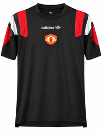 Camisa preta do Manchester United com painéis vermelhos e brancos e o trevo de Adidas Originals