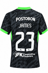 Costas da camisa preta do Atlético Nacional com o nome James e o número 23