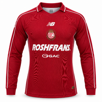 Camisa vermelha de manga longa do Toluca com gola polo branca, New Balance, Roshfrans e GAC