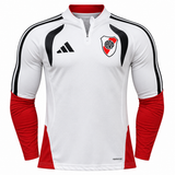Fleece de entrenamiento de River Plate blanco con medio cierre, paneles negros al pecho y cuello alto en rojo