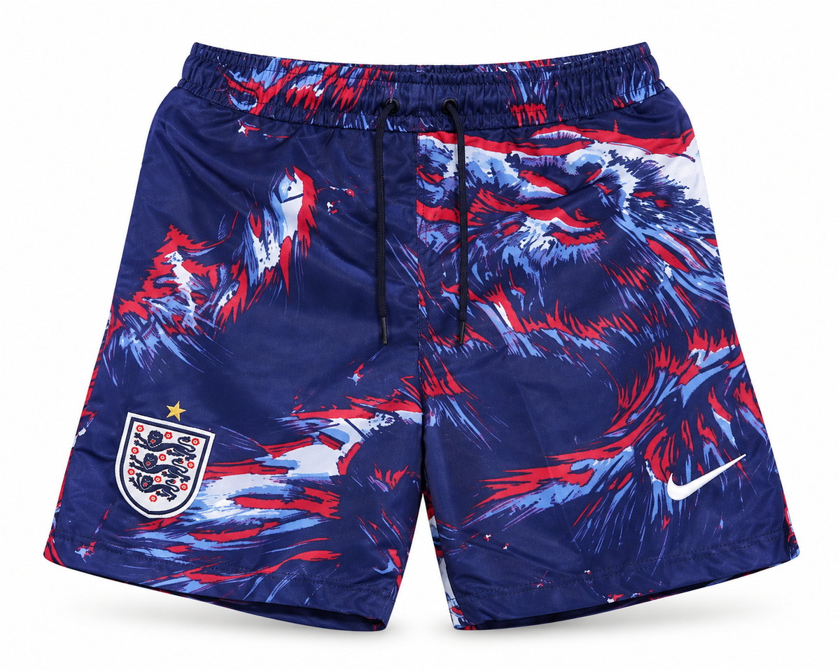 Pantaloneta azul estampada de Inglaterra con estampado rojo y blanco sobre azul, escudo y el logo de Nike