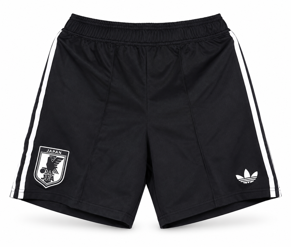 Calção preto do Japão com três listras brancas e escudo JFA, escudo e o trevo da Adidas