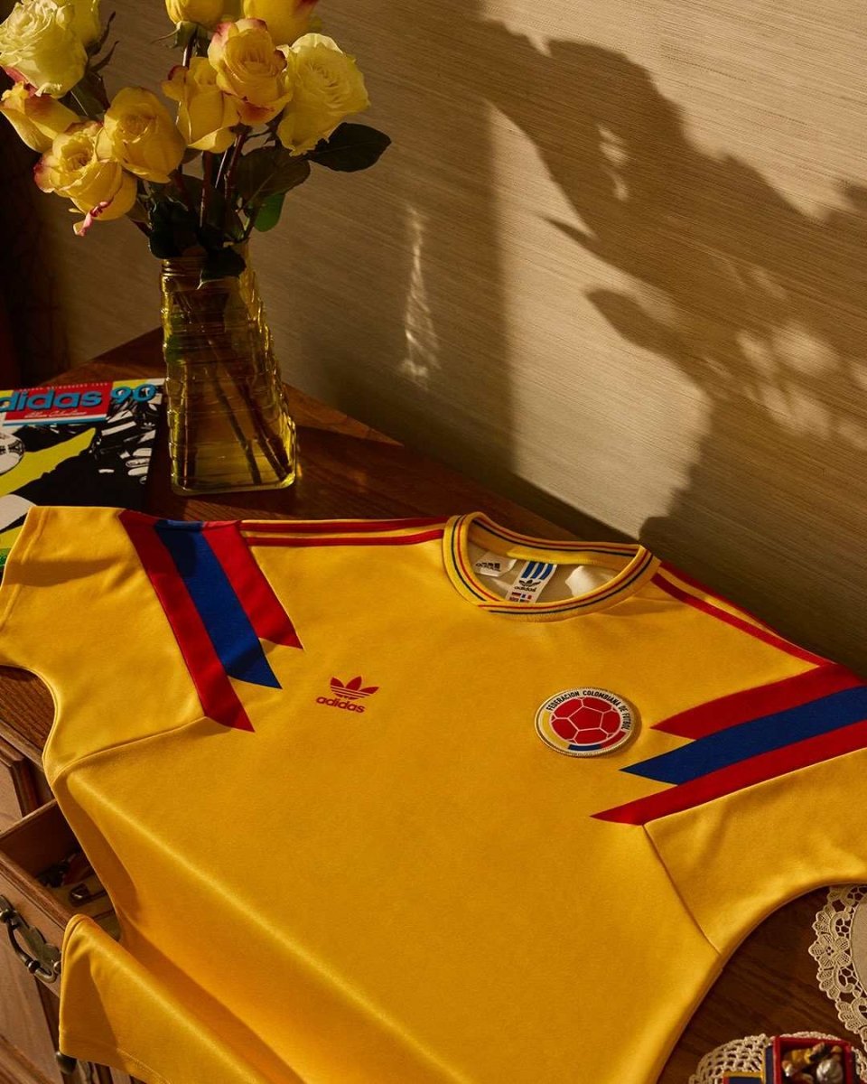 El Clásico Eterno: Por qué todos buscan la Camiseta Retro de Colombia 1990 - Velocity Savage