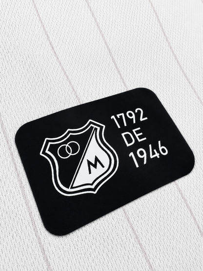 Camiseta Millonarios 80 años edición especial con escudo bordado