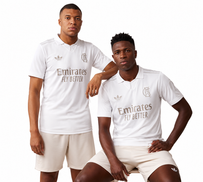 Camiseta Real Madrid 125 años edición especial en versión fan con escudo termosellado
