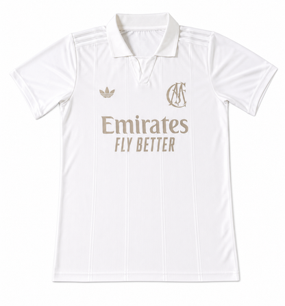 Camiseta Real Madrid 125 años edición especial en versión fan con escudo bordado
