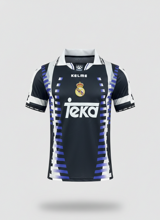 Camiseta local Real Madrid temporada 1997-1998, color blanco con patrocinador Teka bordado, cuello con detalles morados y escudo clásico.