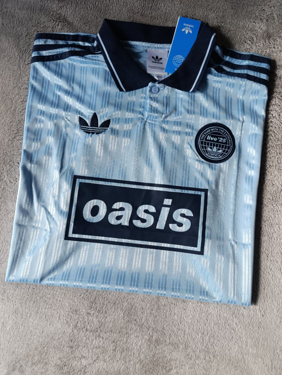 Camiseta Oasis X Adidas Tour 3 Rayas