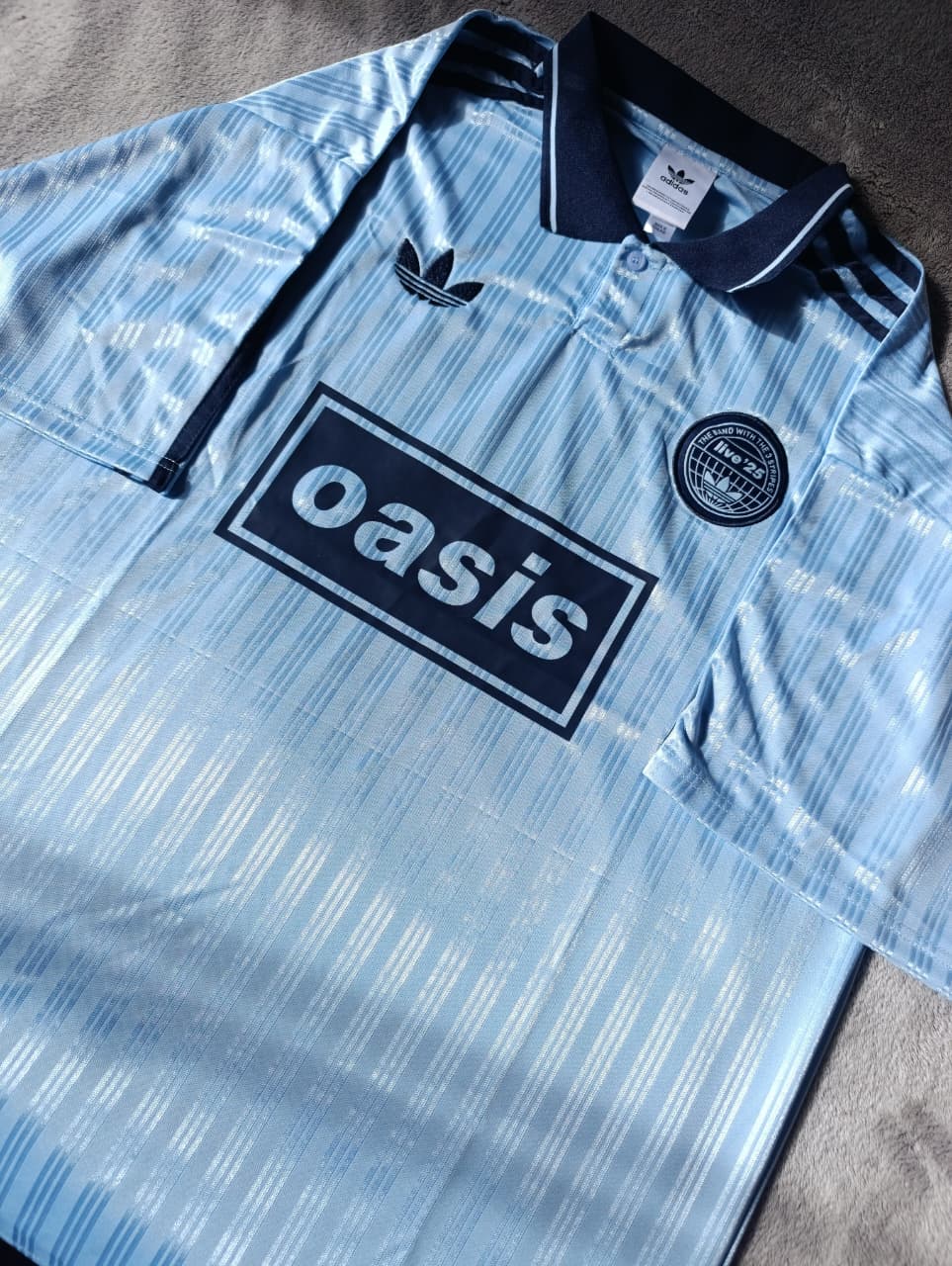 Camiseta Oasis X Adidas Tour 3 Rayas