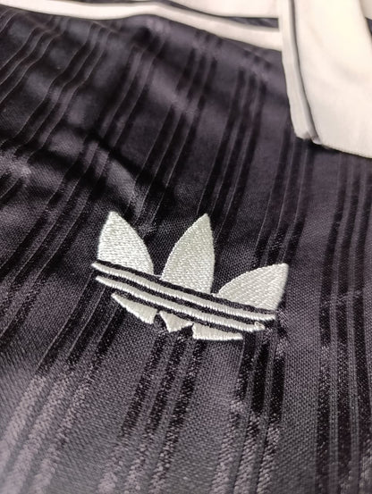 Camiseta Oasis X Adidas Tour 3 Rayas