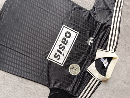Camiseta Oasis X Adidas Tour 3 Rayas