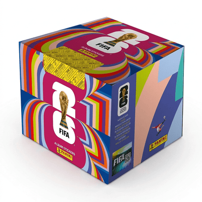 Caja Album Panini Mundial 2026 sellada de fábrica sobre fondo urbano de Velocity Savage