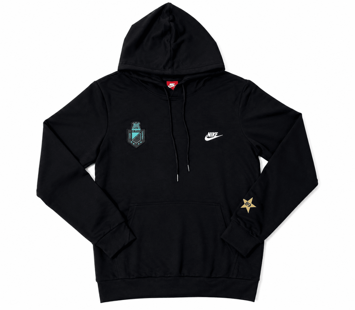 Buzo Nacional Nike Negro con capucha y detalles futboleros