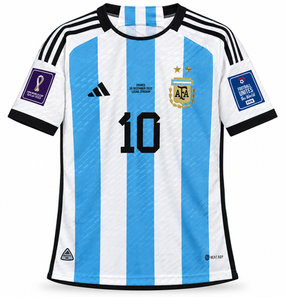 Frente da camisa da Argentina 2022 com o 10 e a inscrição da final contra a França em Lusail