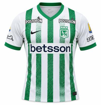 Camisa do Atlético Nacional 2025 titular branca com listras verdes, gola verde em V, betsson no peito e Postobón dos lados
