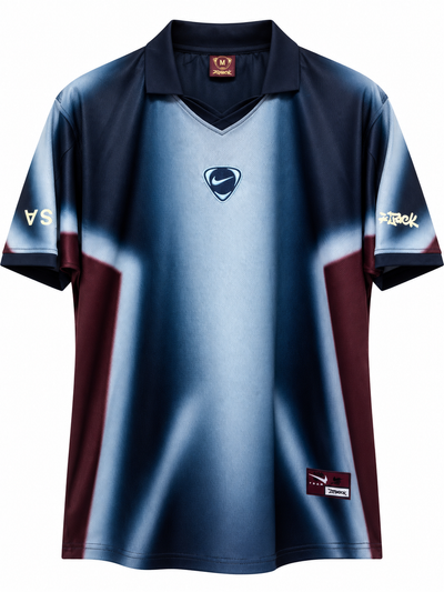 Frente da camisa dos Estados Unidos em degradê azul-marinho e azul-claro, com faixas bordô nas laterais e gola polo
