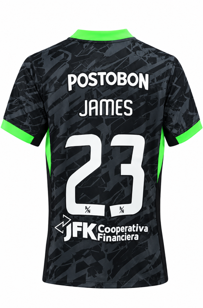 Espalda de la camiseta negra de Atlético Nacional con el nombre James y el número 23