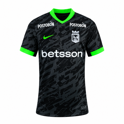 Camiseta tercera negra Atlético Nacional 2026 con detalles en verde neón y escudo termosellado