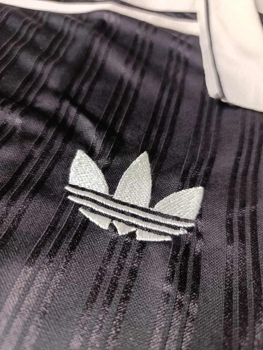 Camiseta Oasis X Adidas Tour 3 Rayas | Velocity Savage