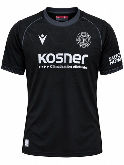 Camiseta del CA Osasuna negra de Macron, con Kosner al pecho y Salto Home en la manga