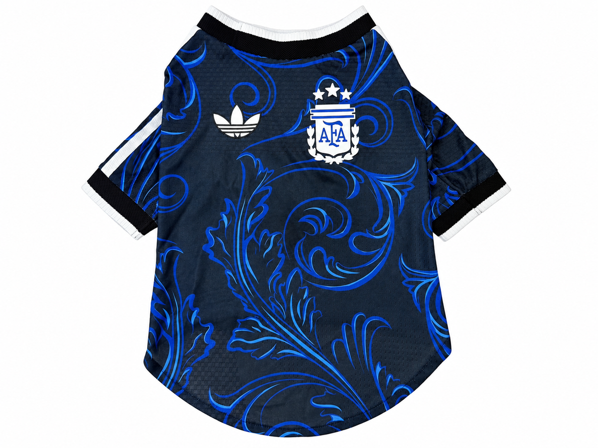 Camisa para cachorro da Argentina azul escuro com arabescos azuis e trevo da Adidas