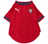 Camisa para cachorro de Portugal vermelha com ondas, detalhes verdes e escudo da FPF