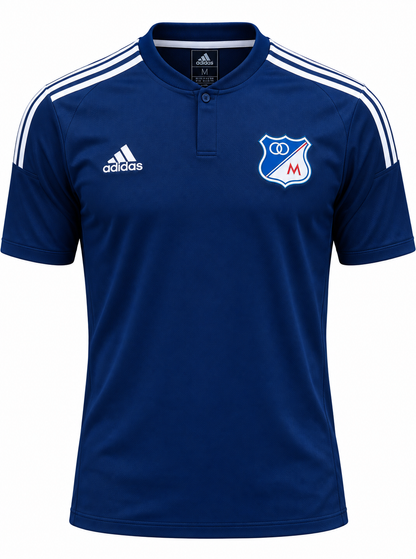 Camiseta Polo Millonarios, foto de estudio en fondo blanco