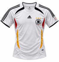 Camisa retrô branca da Alemanha 2006 com listras pretas, vermelho e amarelo nas laterais e três estrelas