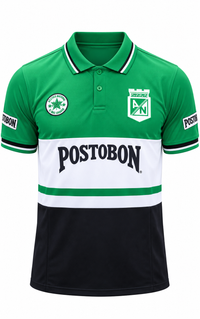Camiseta retro de Atlético Nacional verde arriba, franja blanca con Postobón y negra abajo, foto de estudio
