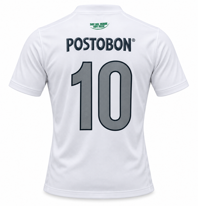 Costas da camisa retrô branca do Atlético Nacional 2013 com Postobón e o número 10 em cinza