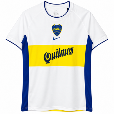 Frente de la camiseta retro blanca de Boca Juniors con franja amarilla, Quilmes, escudo CABJ y costados azules