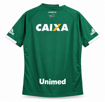 Espalda de la camiseta retro verde de Chapecoense con Caixa arriba y Unimed abajo