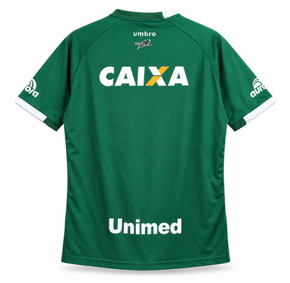Espalda de la camiseta retro verde de Chapecoense con Caixa arriba y Unimed abajo