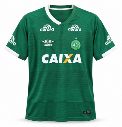 Frente de la camiseta retro verde de Chapecoense con Umbro, Aurora y Caixa, cuello blanco