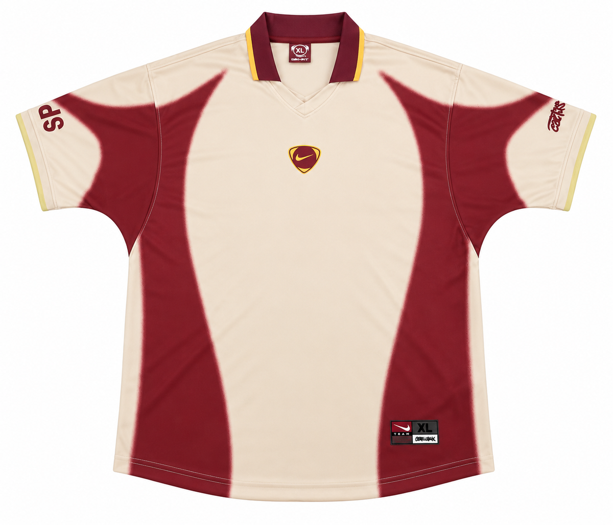 Camiseta retro crema con costados vinotinto difuminados, cuello polo vinotinto y filo amarillo