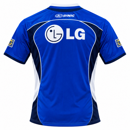 Espalda de la camiseta retro azul de Millonarios 2003 con LG y el logo Rinic