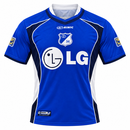 Frente de la camiseta retro azul de Millonarios 2003, Rinic, con LG al pecho y paneles laterales