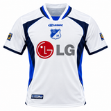 Frente de la camiseta retro blanca de Millonarios 2003, Rinic, con LG y paneles azules