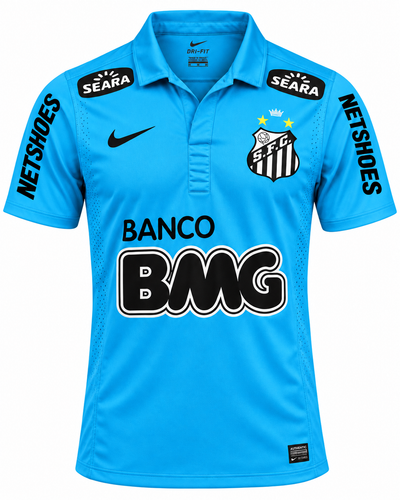 Camiseta celeste del Santos 2012 con cuello polo y el patrocinador Banco BMG