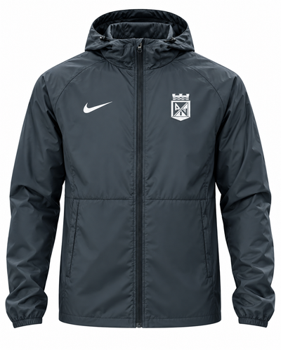 Chaqueta cortavientos negra de Atlético Nacional con capucha, cremallera completa y el escudo verdolaga al pecho, foto de estudio