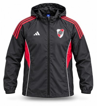 Jaqueta impermeável do River Plate da Adidas, preta com capuz, listras vermelhas nos ombros e painéis laterais vermelhos