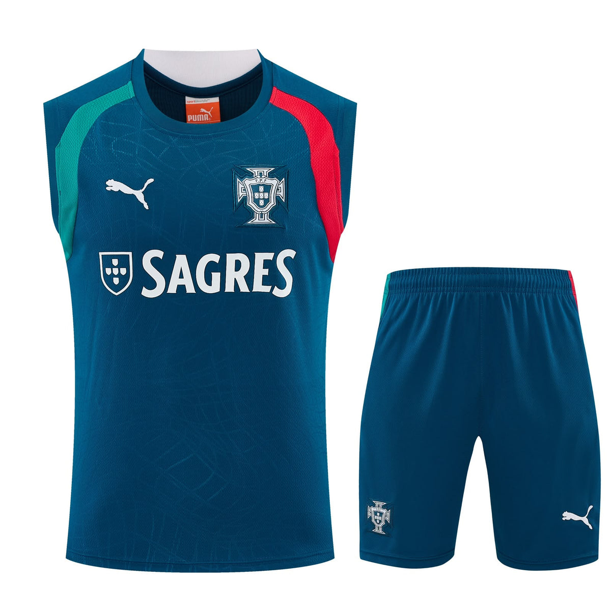 Esqueleto azul petróleo de Portugal con hombros verde y rojo, escudo y Sagres, junto a la pantaloneta del mismo color