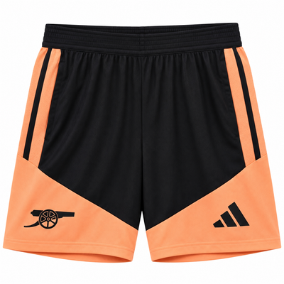Pantaloneta negra del Arsenal con paneles naranja abajo, tres rayas negras a los lados, cañón y logo de Adidas