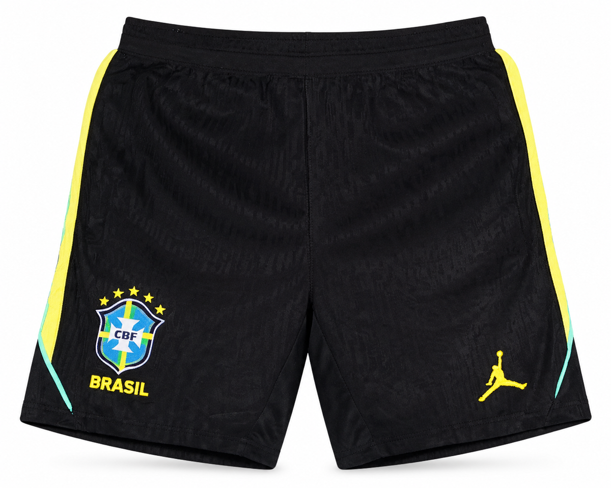 Pantaloneta negra de Brasil con vivo amarillo y verde a los lados, escudo y el logo de Jordan