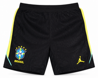 Pantaloneta negra de Brasil con vivo amarillo y verde a los lados, escudo y el logo de Jordan