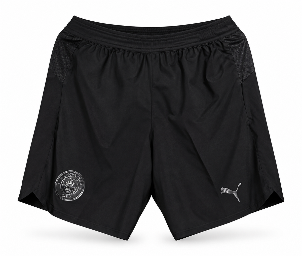 Calção preto do Manchester City com escudo prateado, escudo e o logo da Puma