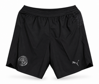Pantaloneta negra del Manchester City con escudo plateado, escudo y el logo de Puma