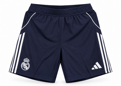 Pantaloneta azul oscuro del Real Madrid con tres rayas blancas, escudo y el logo de Adidas